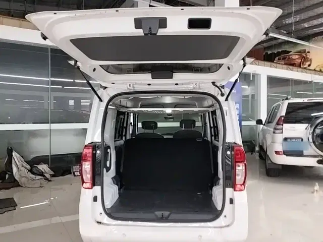 Wuling Zhiguang NEV — Фото автомобиля 18