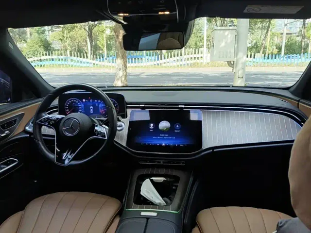 Mercedes-Benz E-Class — Фото автомобиля 12