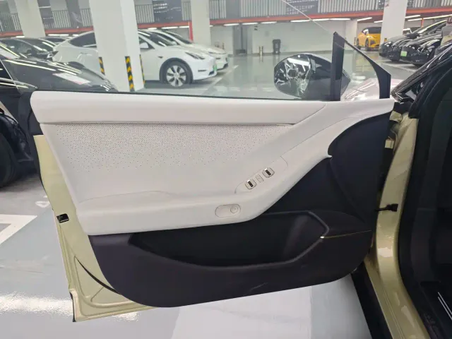 Xpeng P7+ — Фото автомобиля 4