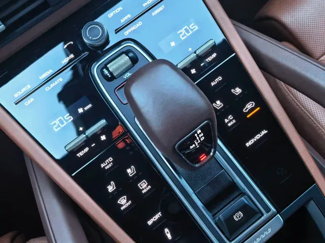 Porsche Cayenne — Фото автомобиля 7