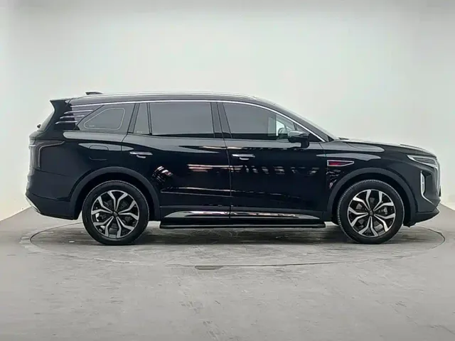 Hongqi HS7 — Фото автомобиля 3