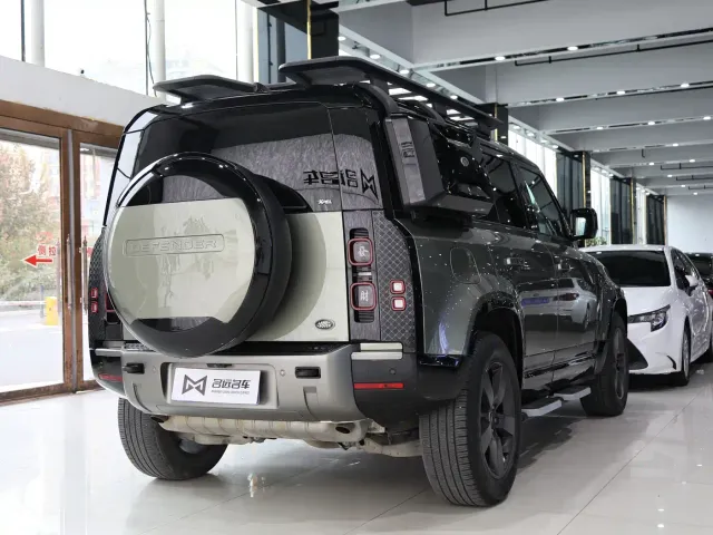 Land Rover Defender — Фото автомобиля 22