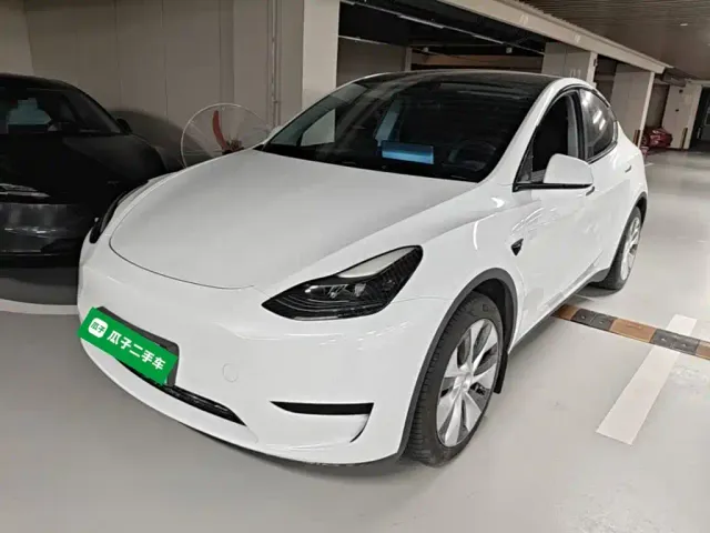 Фотография автомобиля — Tesla Model Y