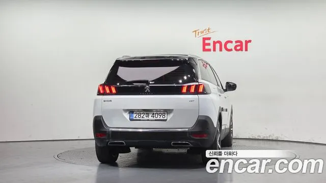 Peugeot 5008 — Фото автомобиля 4