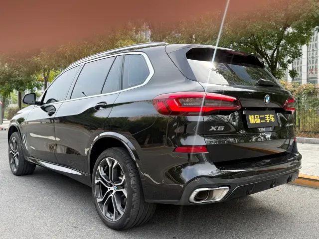 BMW BMW X5 2022 Facelift xDrive 40Li Premium M Sport Package — Фото автомобиля 5