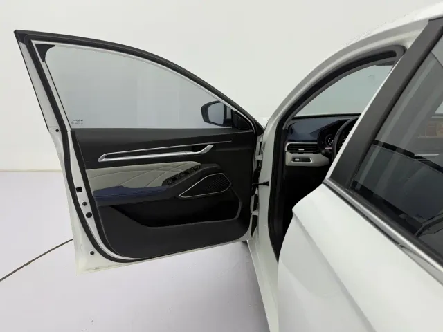 Geely Emgrand — Фото автомобиля 12