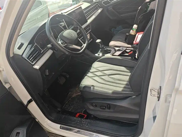 Volkswagen Tiguan L — Фото автомобиля 10