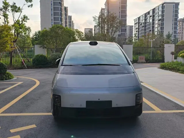 Li Auto MEGA — Фото автомобиля 2
