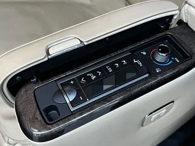 Toyota Vellfire — Фото автомобиля 10