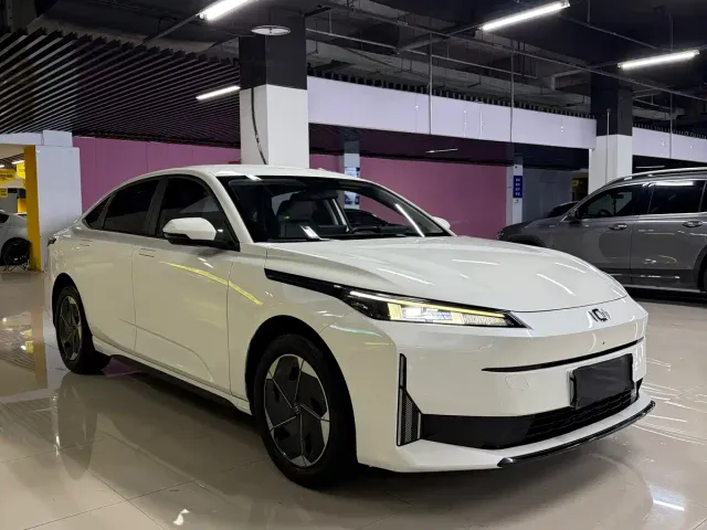 Фотография автомобиля — Changan Qiyuan A05