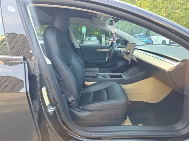Tesla Model 3 — Фото автомобиля 14