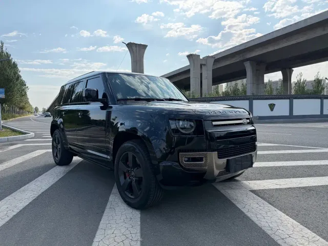 Land Rover Defender — Фото автомобиля 3
