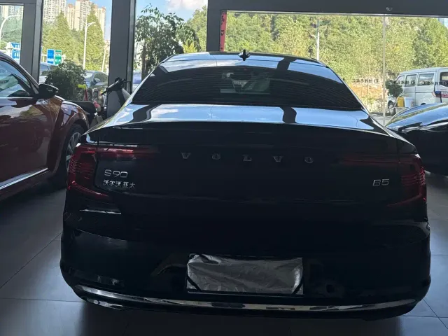 Volvo S90 — Фото автомобиля 8