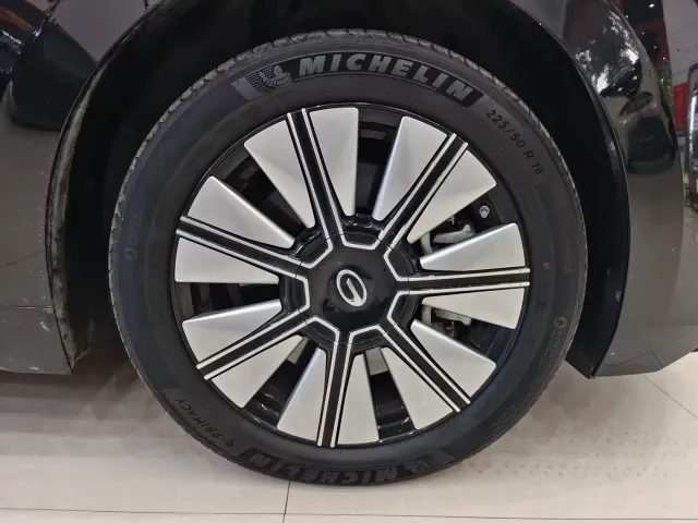 GAC Trumpchi E8 — Фото автомобиля 16