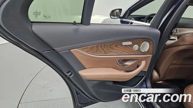 Mercedes-Benz E-Class — Фото автомобиля 19
