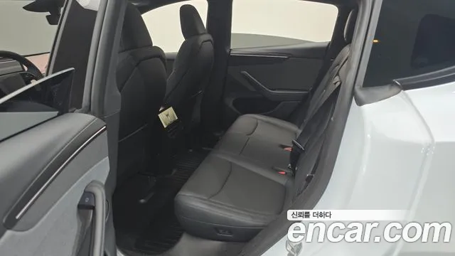 Tesla Model Y — Фото автомобиля 16