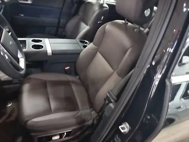 Li Auto L8 — Фото автомобиля 14