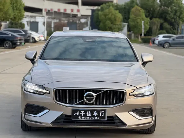 Volvo S60 — Фото автомобиля 2