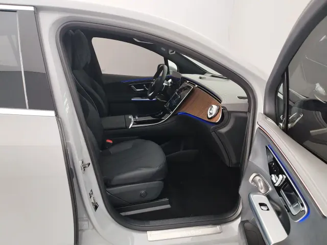 Mercedes-Benz EQE SUV — Фото автомобиля 17