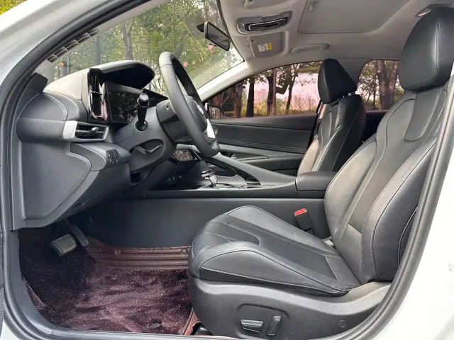 Hyundai Elantra — Фото автомобиля 4