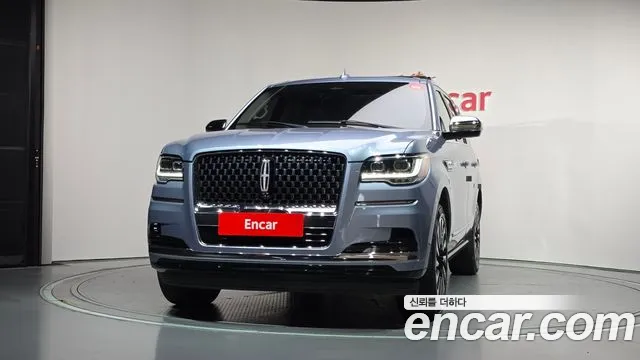 Lincoln Navigator — Фото автомобиля 3
