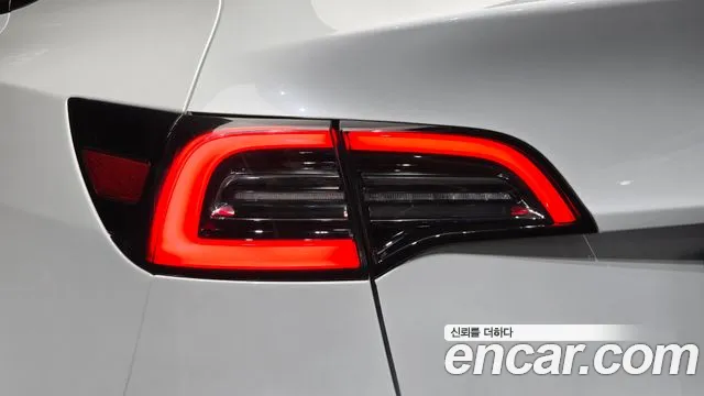 Tesla Model Y — Фото автомобиля 8