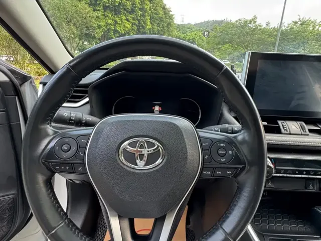 Toyota RAV4 — Фото автомобиля 12