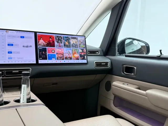 Li Auto MEGA — Фото автомобиля 16