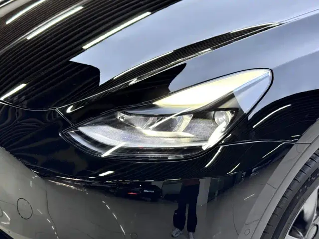 Tesla Model Y — Фото автомобиля 6