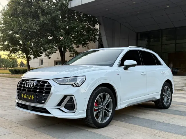 Фотография автомобиля — Audi Q3