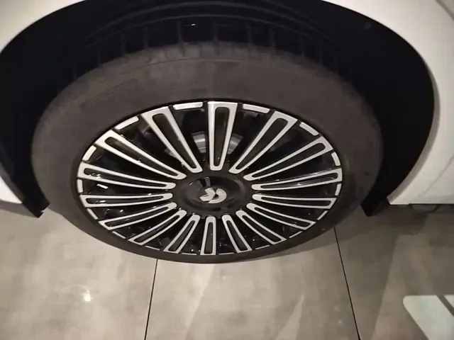 Nio ES8 — Фото автомобиля 22