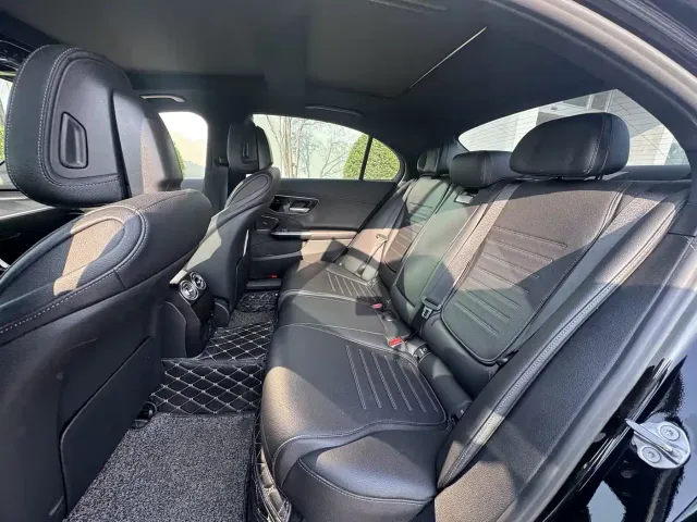 Mercedes-Benz C-Class — Фото автомобиля 16