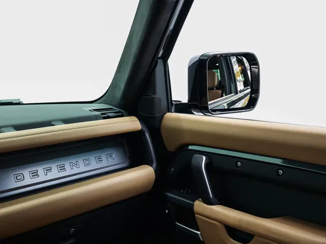 Land Rover Defender — Фото автомобиля 20