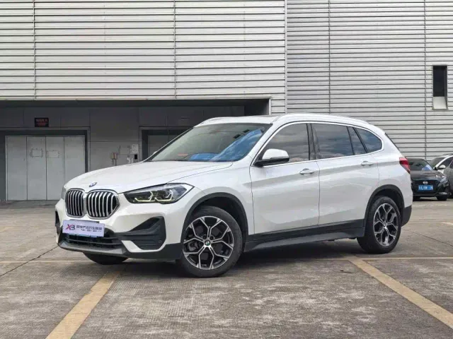 Фотография автомобиля — BMW X1