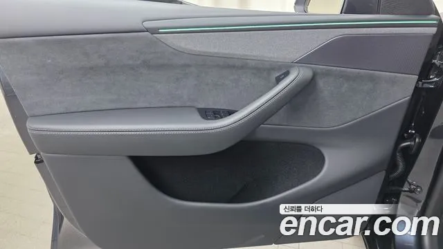 Tesla Model Y — Фото автомобиля 13
