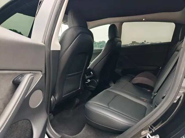 Tesla Model Y — Фото автомобиля 7