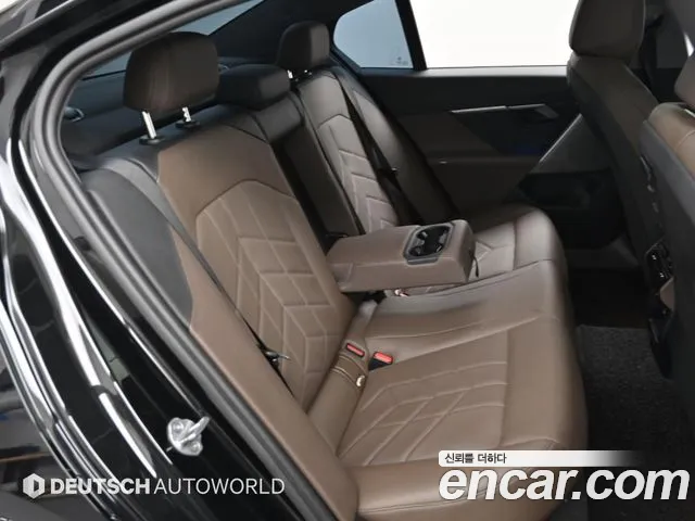 BMW 5 Series G60 — Фото автомобиля 12