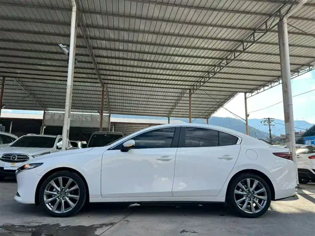 Mazda Axela — Фото автомобиля 7