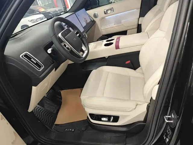Li Auto L7 — Фото автомобиля 14