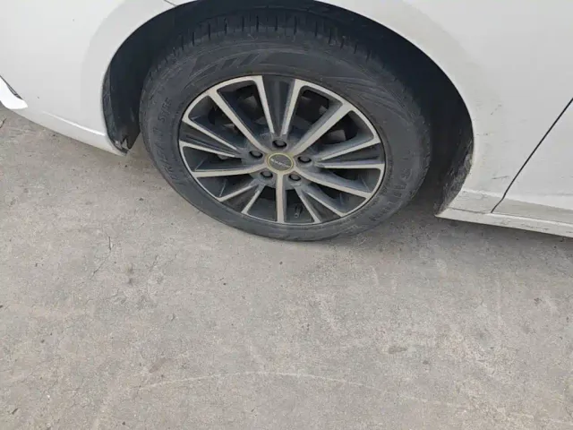 Roewe i5 — Фото автомобиля 22