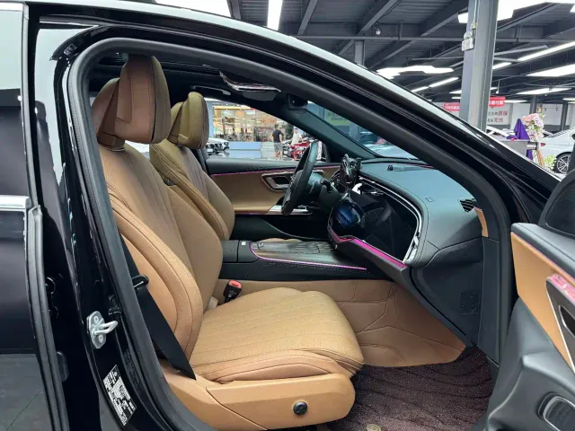 Mercedes-Benz E-Class — Фото автомобиля 5