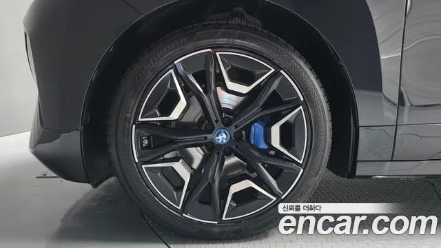 BMW iX — Фото автомобиля 5