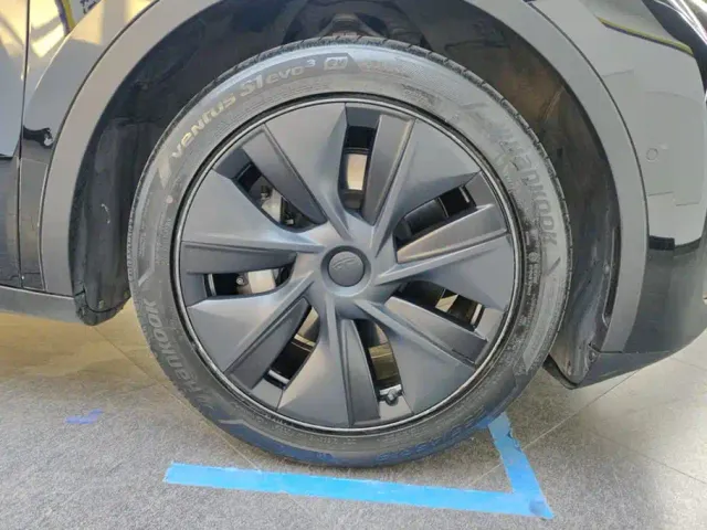 Tesla Model Y — Фото автомобиля 6
