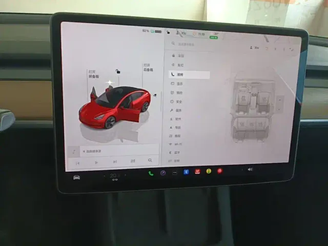 Tesla Model 3 — Фото автомобиля 12