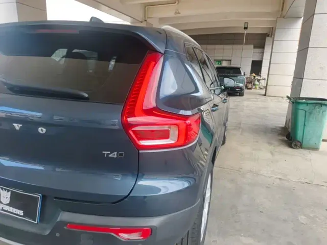 Volvo XC40 — Фото автомобиля 7