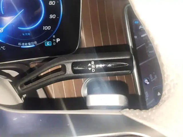 Mercedes-Benz EQE SUV — Фото автомобиля 18