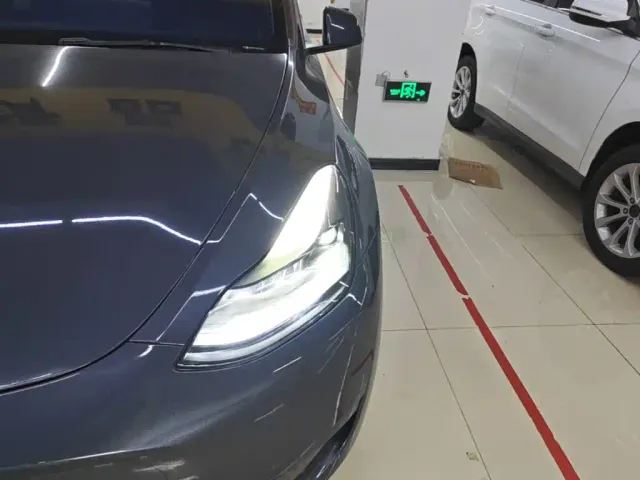 Tesla Model Y — Фото автомобиля 23