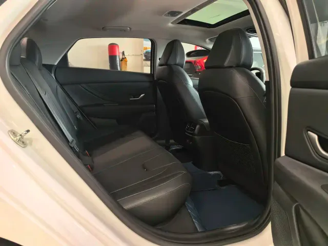 Hyundai Elantra — Фото автомобиля 15