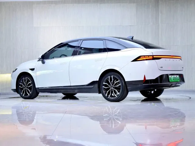 Xpeng P5 — Фото автомобиля 5