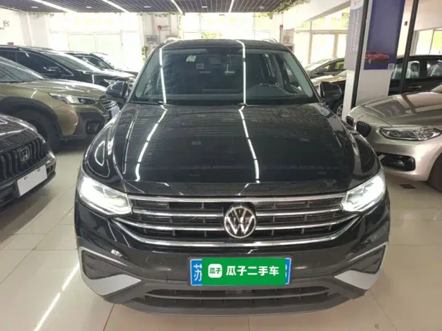 Volkswagen Tiguan L — Фото автомобиля 2